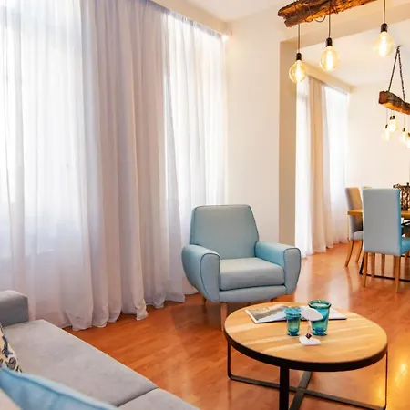 La Belle Vie Semesterbostad